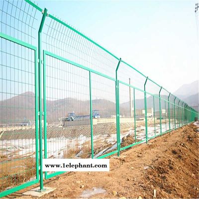 安平高速公路隔離柵廠家供應道路兩側隔離網公路用圍欄網