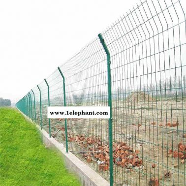 公路圍欄網廠供應高速隔離柵護欄網浸塑柵欄網價格優惠可定做
