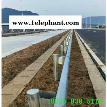 公路噴塑波形防撞護(hù)欄板洛浦縣工程安裝