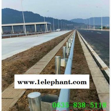 公路鍍鋅波形防撞護(hù)欄板錦江區(qū)多少錢一米
