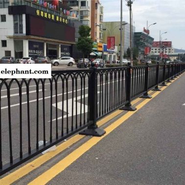 河南全省市政交通護欄批發 道路中央隔離欄 靜電噴涂公路護欄 鋅鋼護欄安裝施工