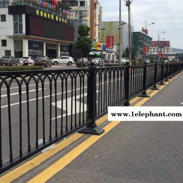 安陽商丘鶴壁道路交通護欄公路馬路隔離護欄京式護欄U型鋅鋼護欄防撞市政護欄