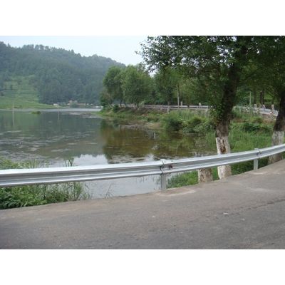 西藏日喀則公路波形梁護欄板廠家價格