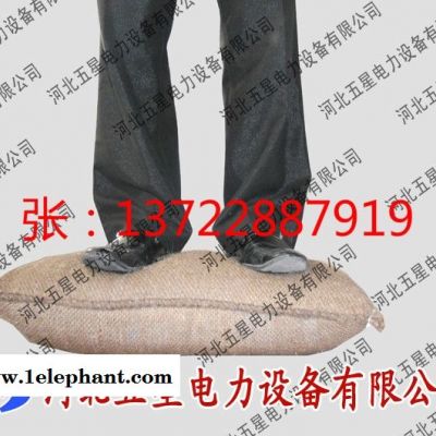 吸水膨脹袋和傳統沙袋的對比 再也不需要砂石土的填充了 而是以水治水 遇水膨脹
