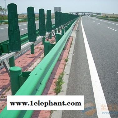 喀什市公路護欄板多少錢一米