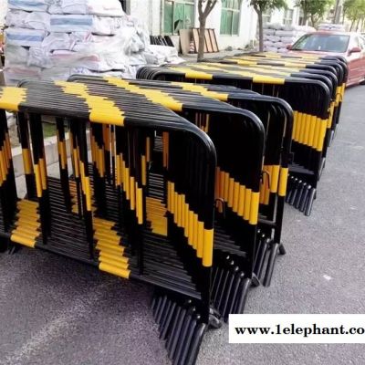 深圳龍崗區鐵馬護欄做的好的廠家建筑施工鐵馬護欄市政護欄路易通專供