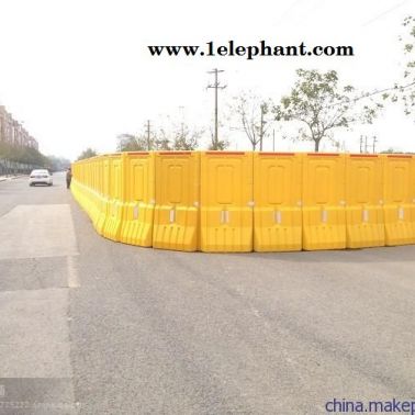 深圳賣水馬的廠家 龍崗區塑膠塑料水馬護欄施工隔離水馬護欄